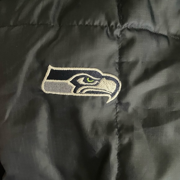 NFL brand Seattle Seahawks winter jacket - Picture 4 of 7
